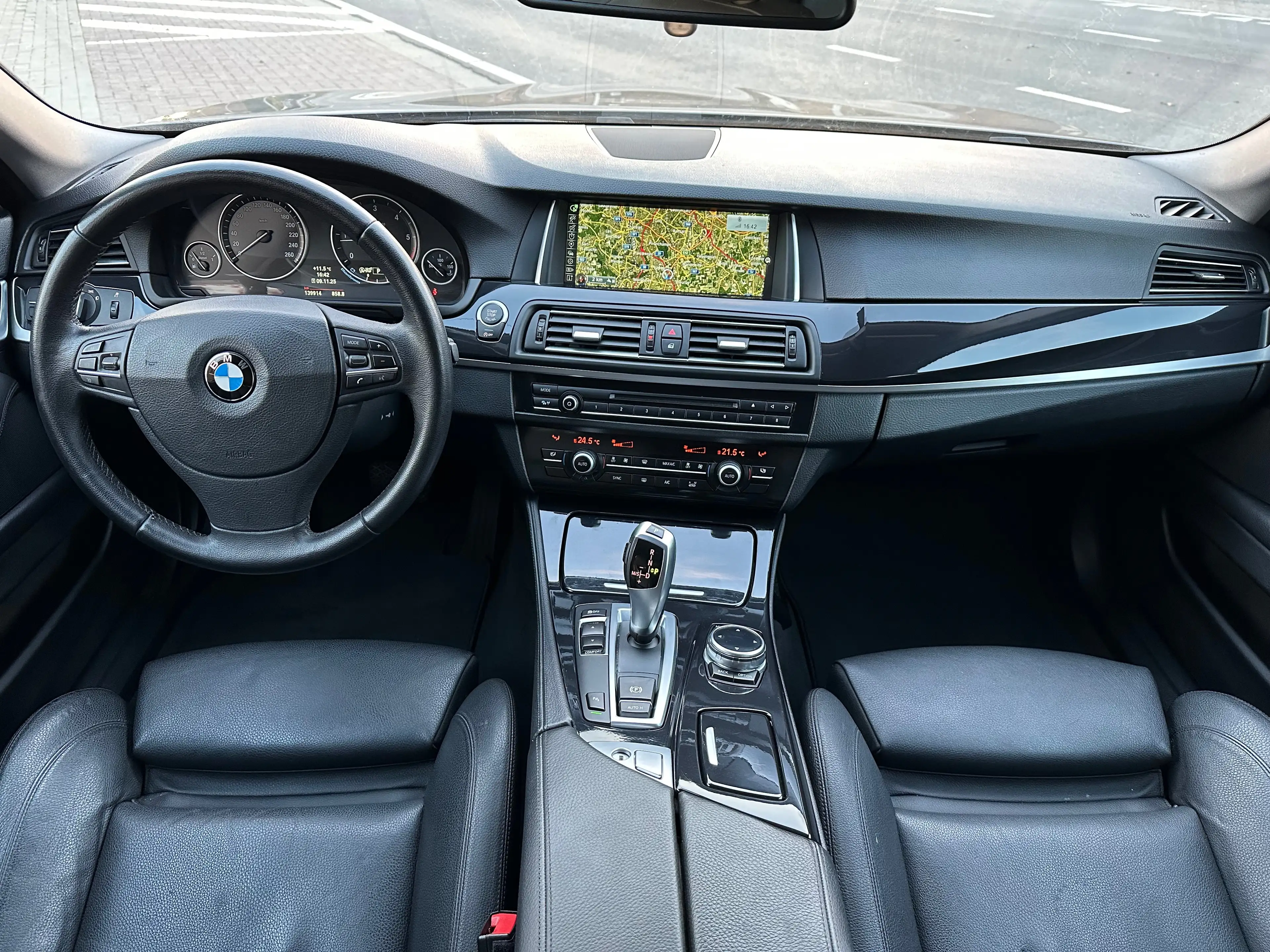 BMW 520 dA Auto. Euro 6B / GPS LED Cuir Capteurs Cruise — photo 9