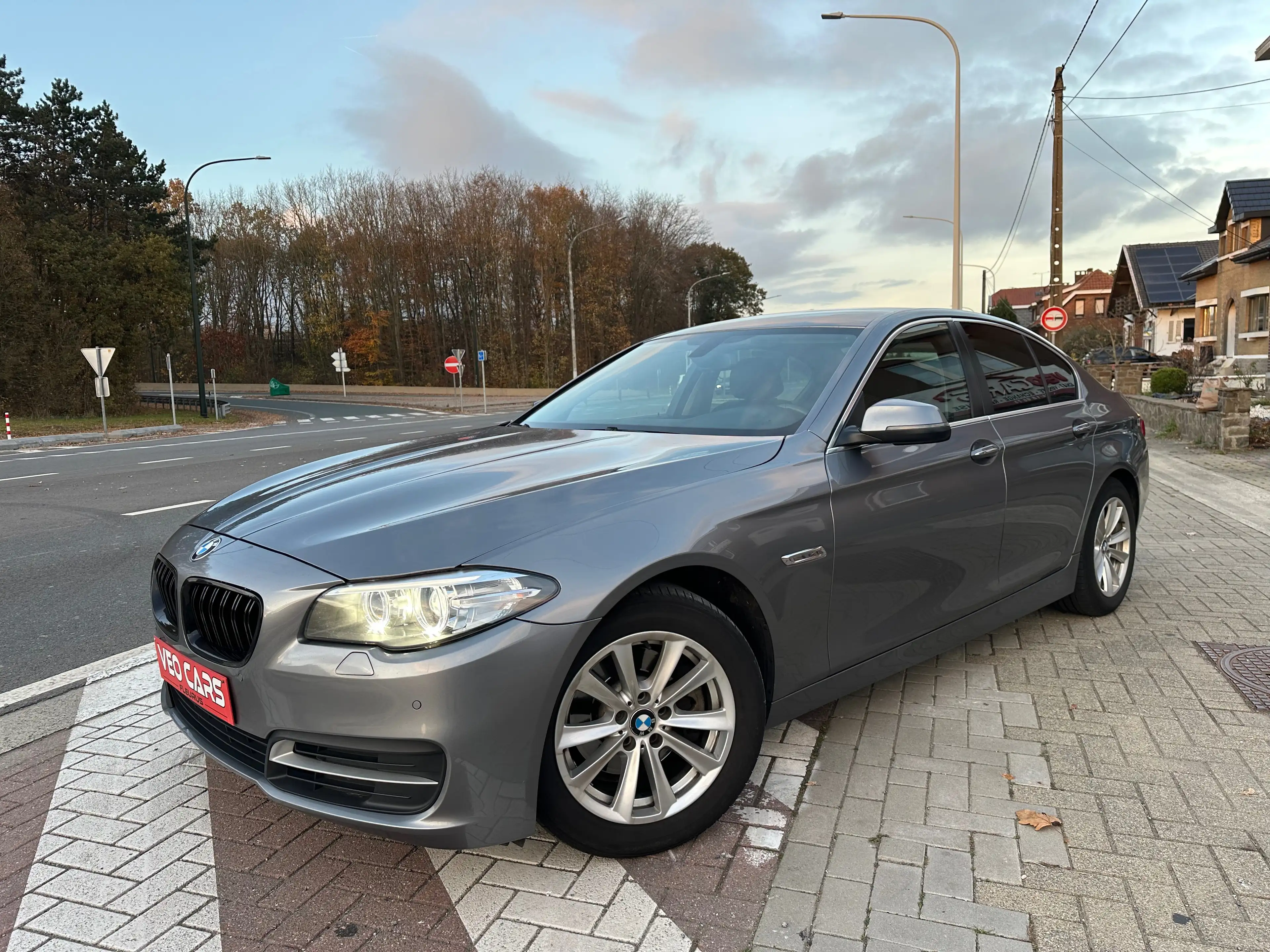 BMW 520 dA Auto. Euro 6B / GPS LED Cuir Capteurs Cruise — photo 2