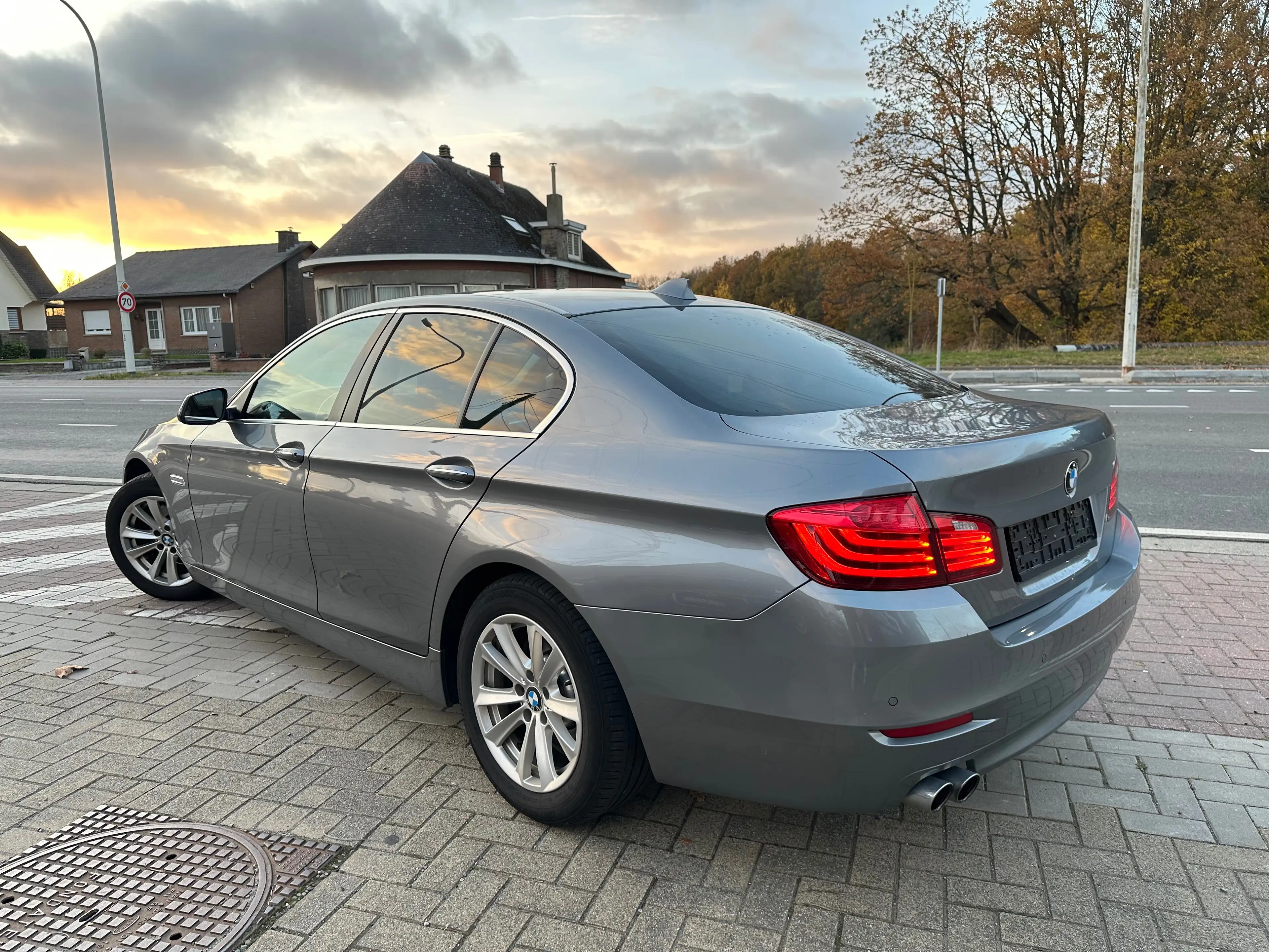 BMW 520 dA Auto. Euro 6B / GPS LED Cuir Capteurs Cruise — photo 3