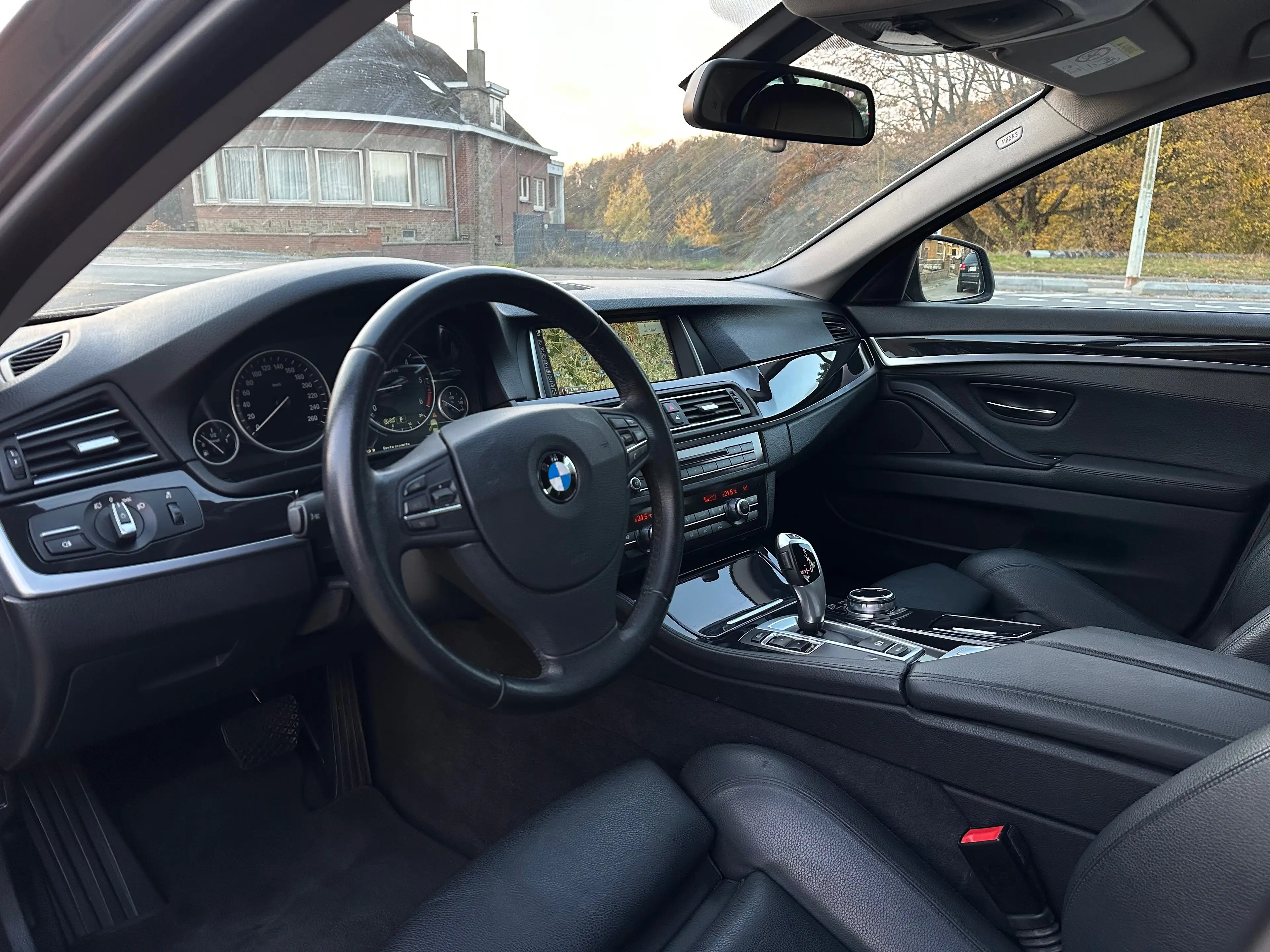 BMW 520 dA Auto. Euro 6B / GPS LED Cuir Capteurs Cruise — photo 7