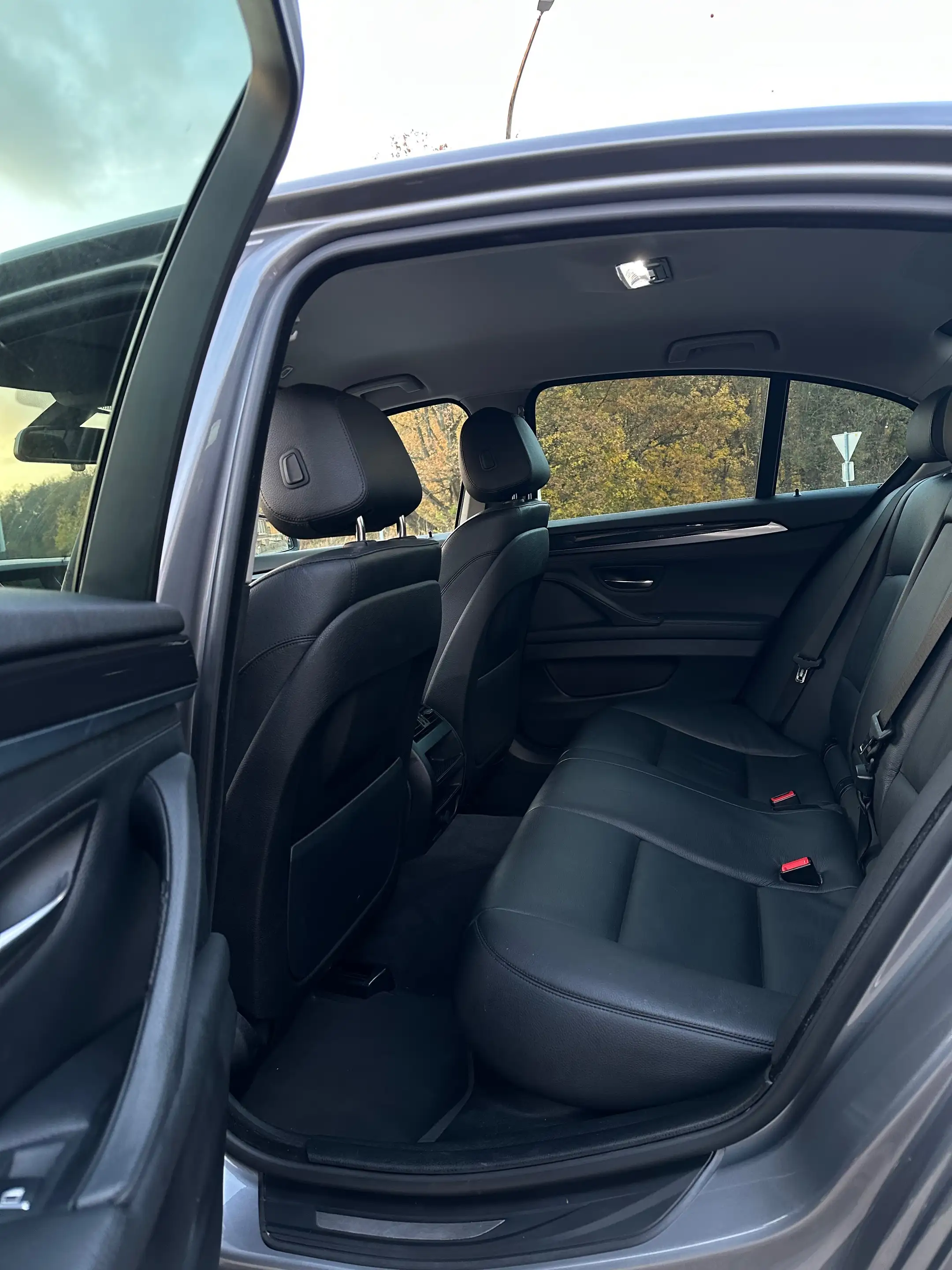 BMW 520 dA Auto. Euro 6B / GPS LED Cuir Capteurs Cruise — photo 15