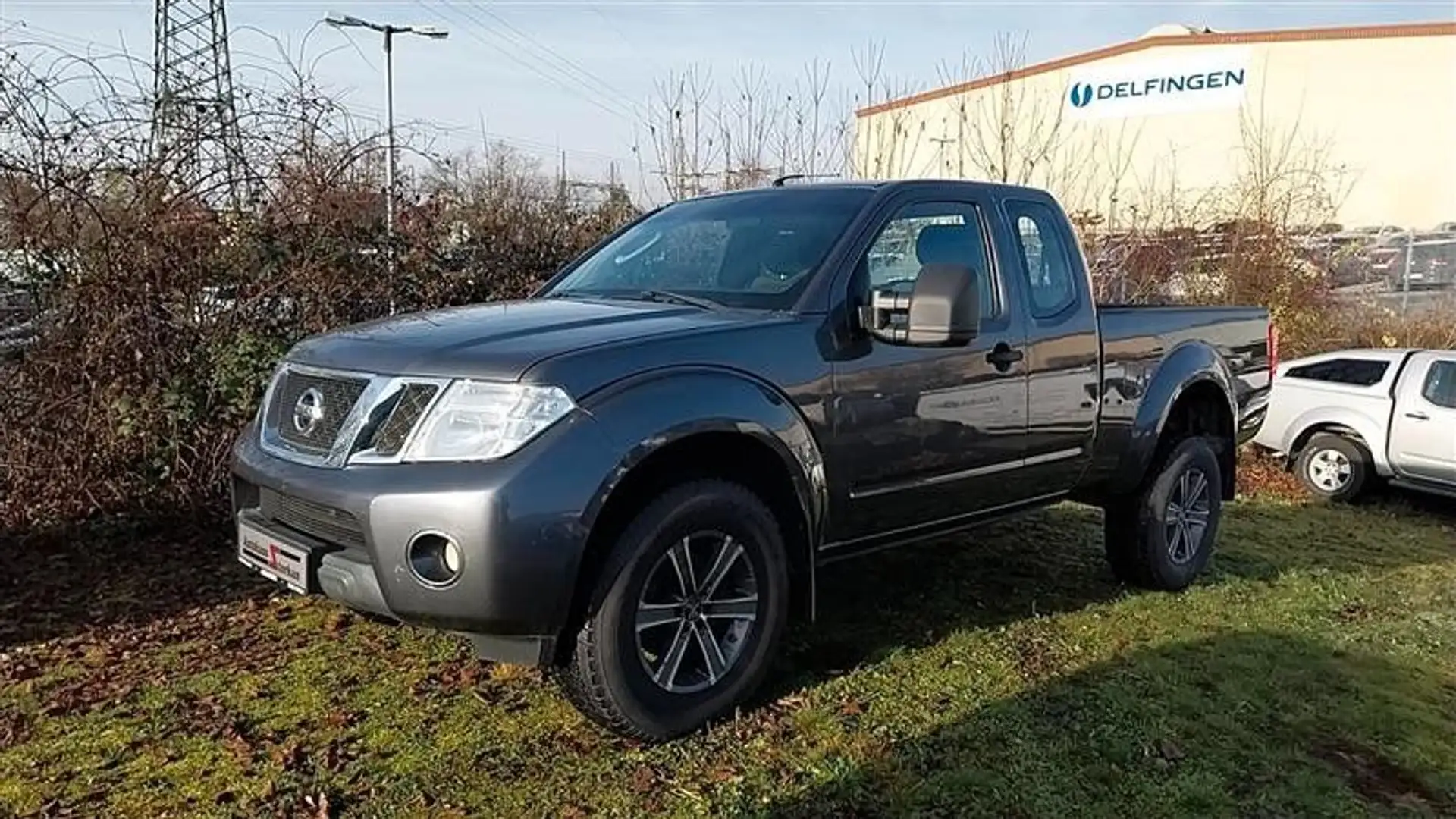 Nissan Navara King Cab SE - "Wohnkabinenfertig" Grau - 2
