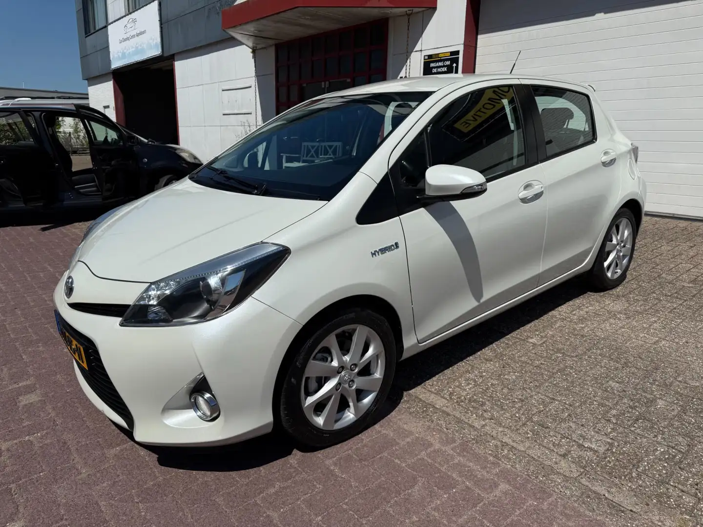 Toyota Yaris 1.5 Full Hybrid Dynamic |NIEUW APK |PARELMOER WIT Blanc - 2