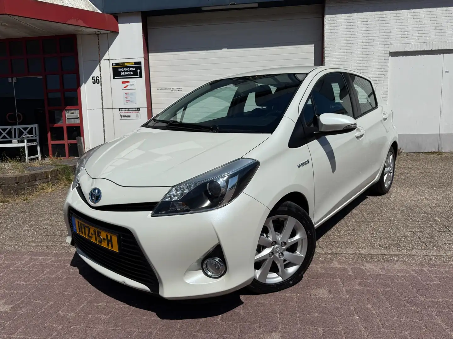 Toyota Yaris 1.5 Full Hybrid Dynamic |NIEUW APK |PARELMOER WIT Blanc - 1