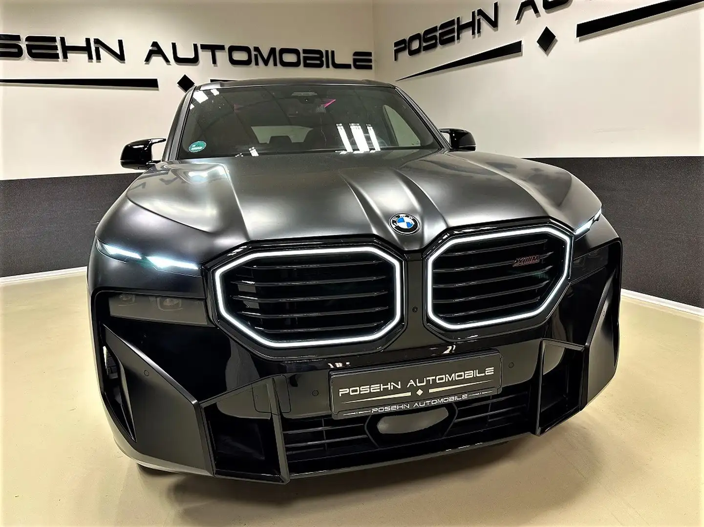 BMW XM Label Red Carbon B&W Black Frozen 23"Zoll AHK Schwarz - 2