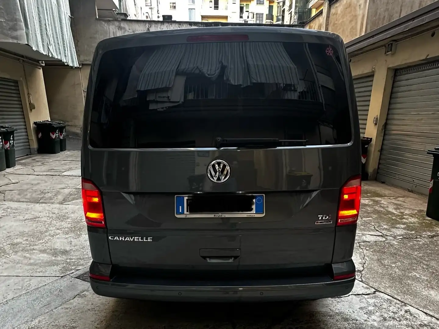 Volkswagen T6 Caravelle Grigio - 2