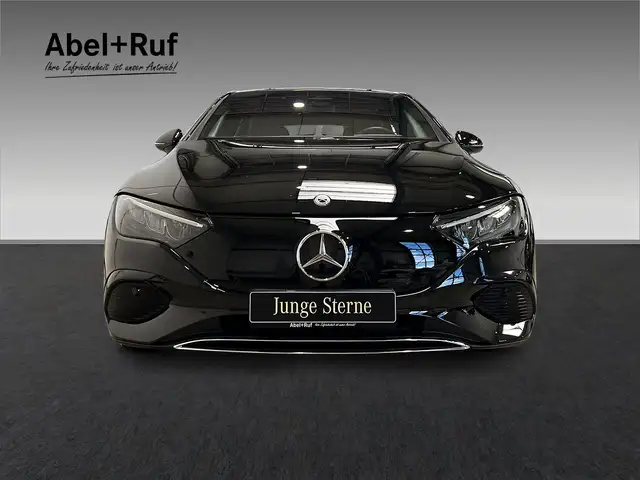 Mercedes-Benz 300 view 2