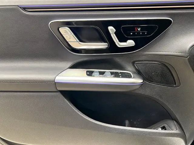 Mercedes-Benz 300 view 13
