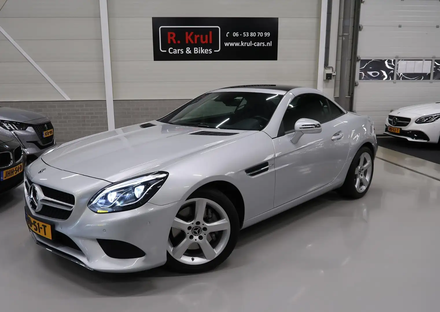 Mercedes-Benz SLC 200 Panoramadak Airco Navigatie Leer Nekverwarming Spo Grijs - 2