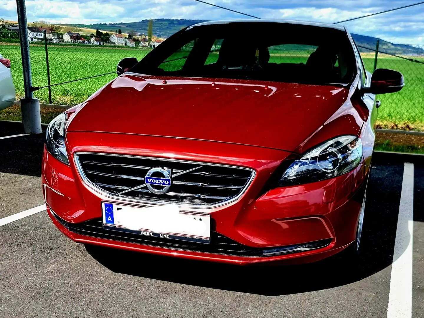 Volvo V40 D3 Summum Geartronic Rot - 1