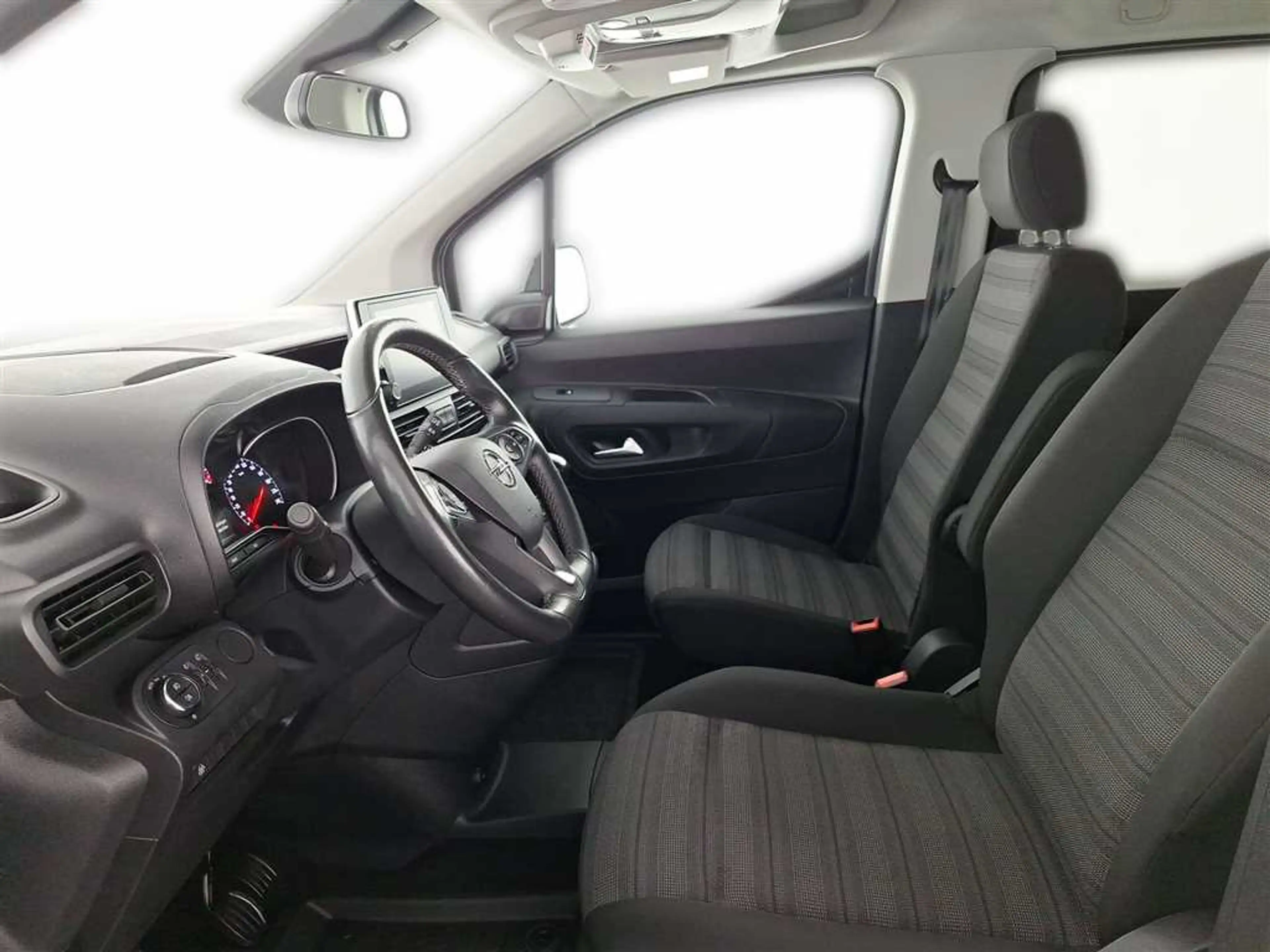 Opel Combo Life Elegance 1.5 Diesel — photo 8