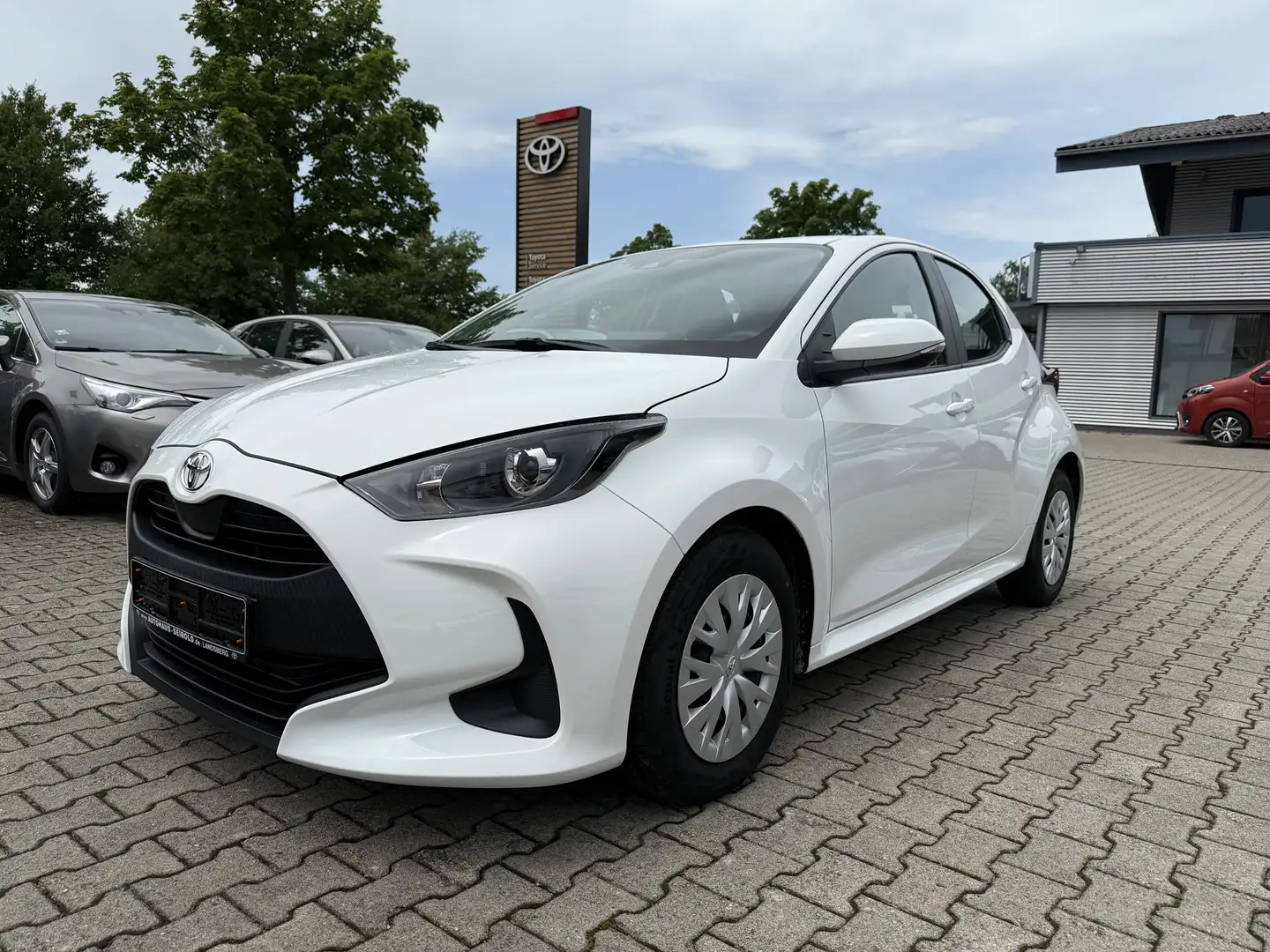 Toyota Yaris Comfort 5-G.-Schaltgetriebe *wie neu!!! Weiß - 1
