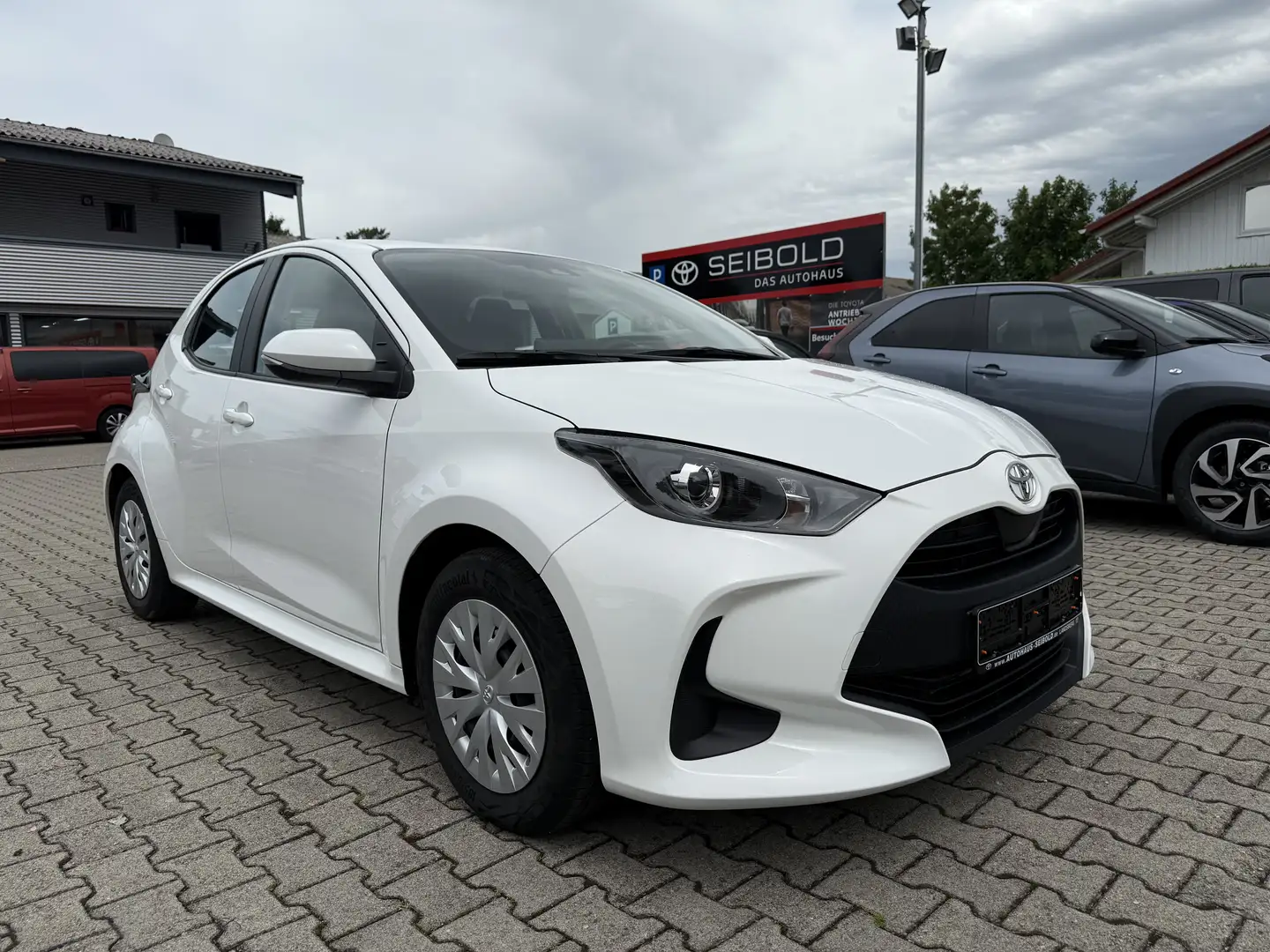 Toyota Yaris Comfort 5-G.-Schaltgetriebe *wie neu!!! Weiß - 2