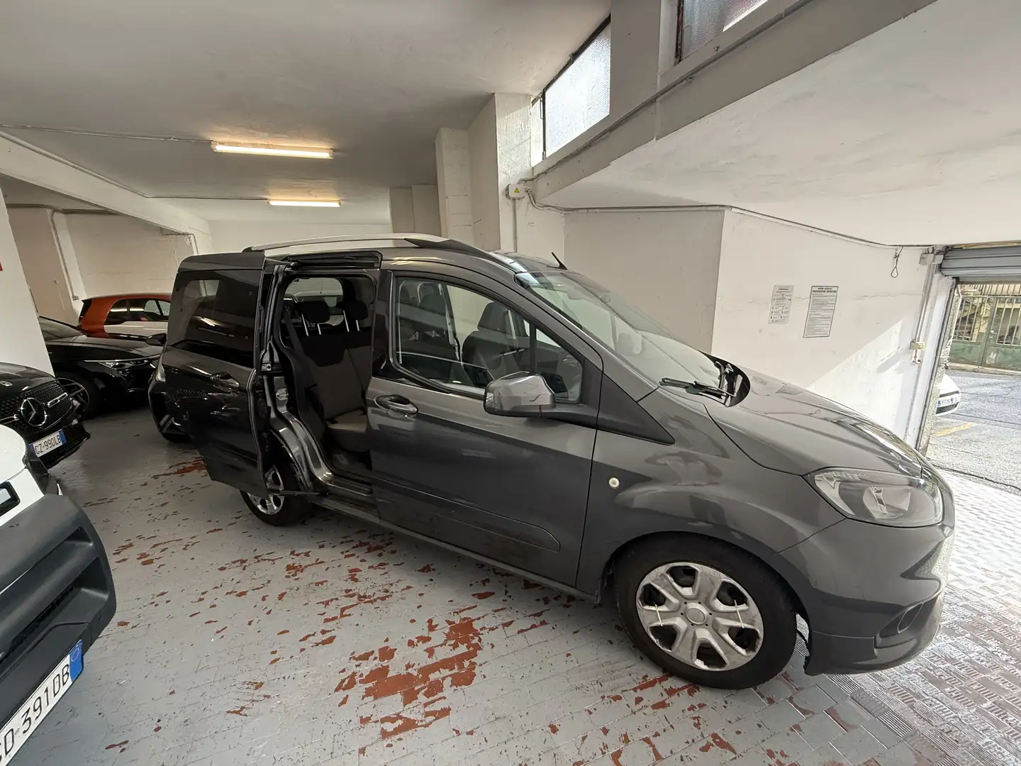 Ford Tourneo Courier Grigio - 2