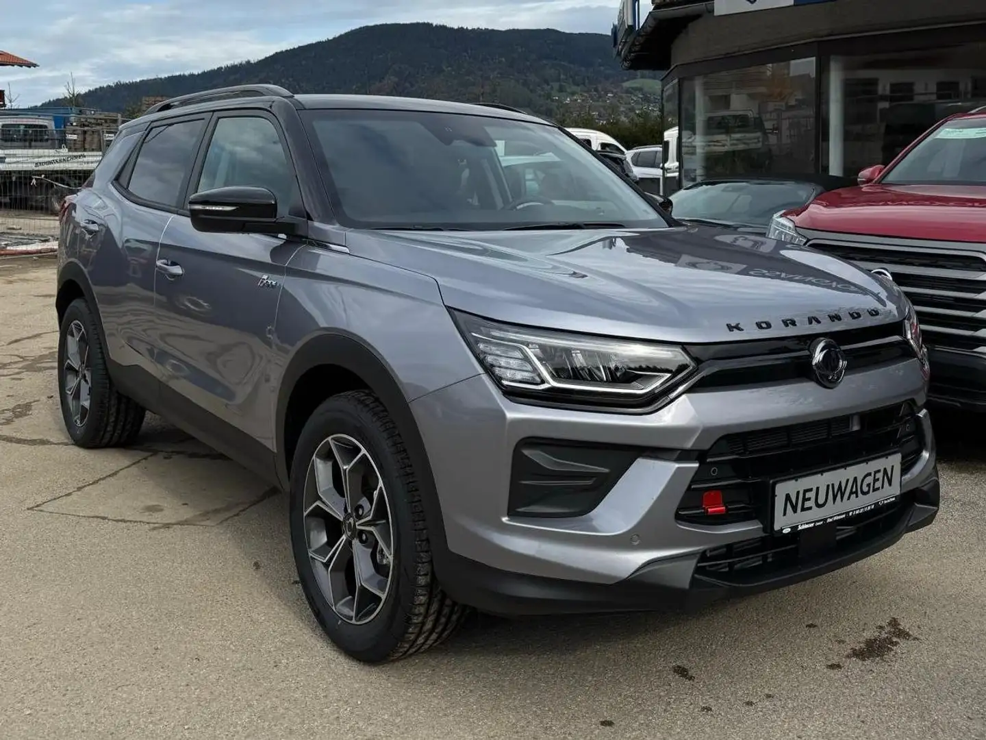 SsangYong Korando Platinium 1.5, Allrad, MT, 2-farbig Grau - 1