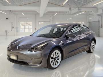 75 KWH LONG RANGE DUAL MOTOR AWD 4 PORTE BERLINA