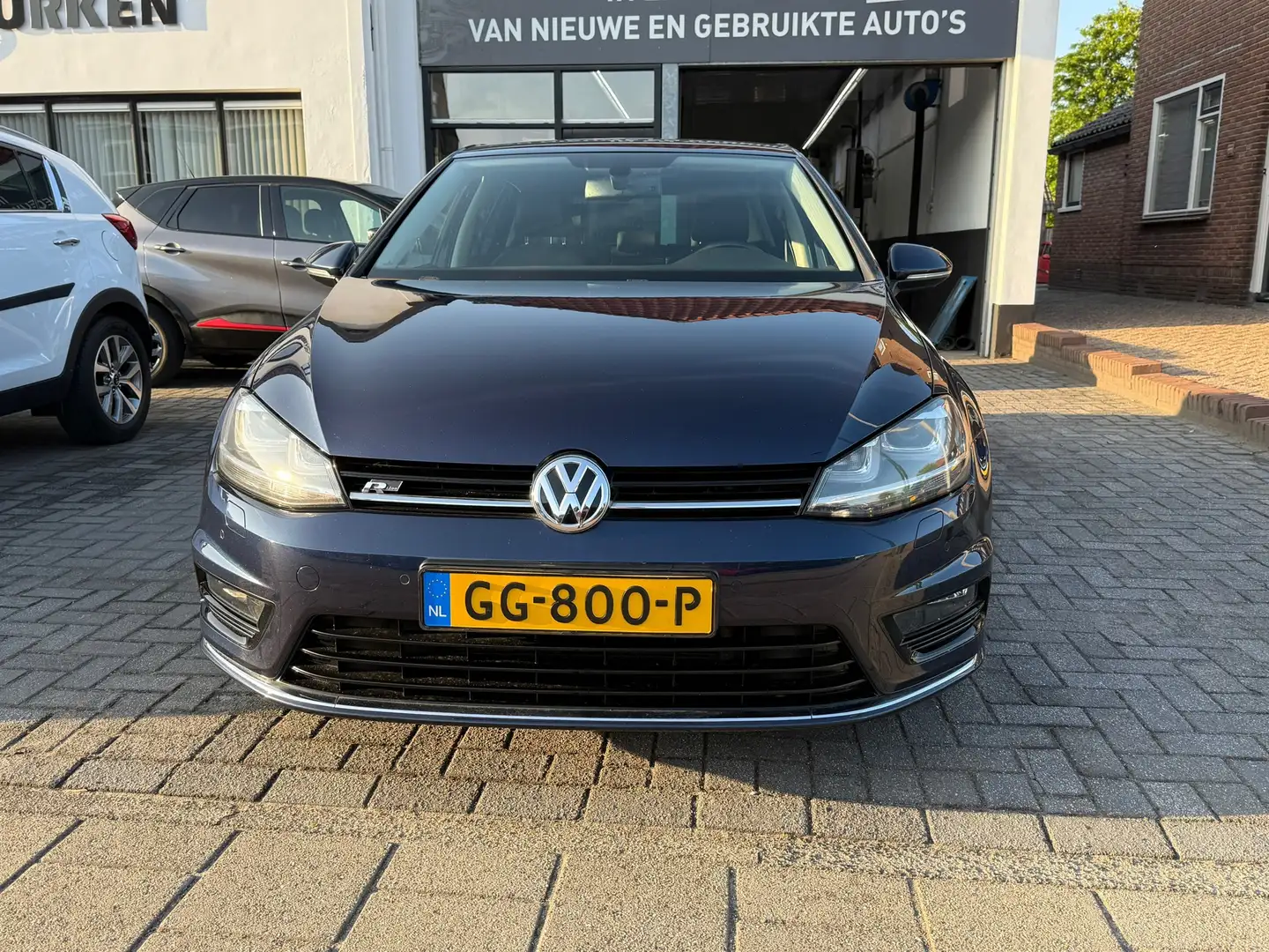 Volkswagen Golf 1.2 TSI Business Edition R, Navigatie,Stoelverwarm Blauw - 2