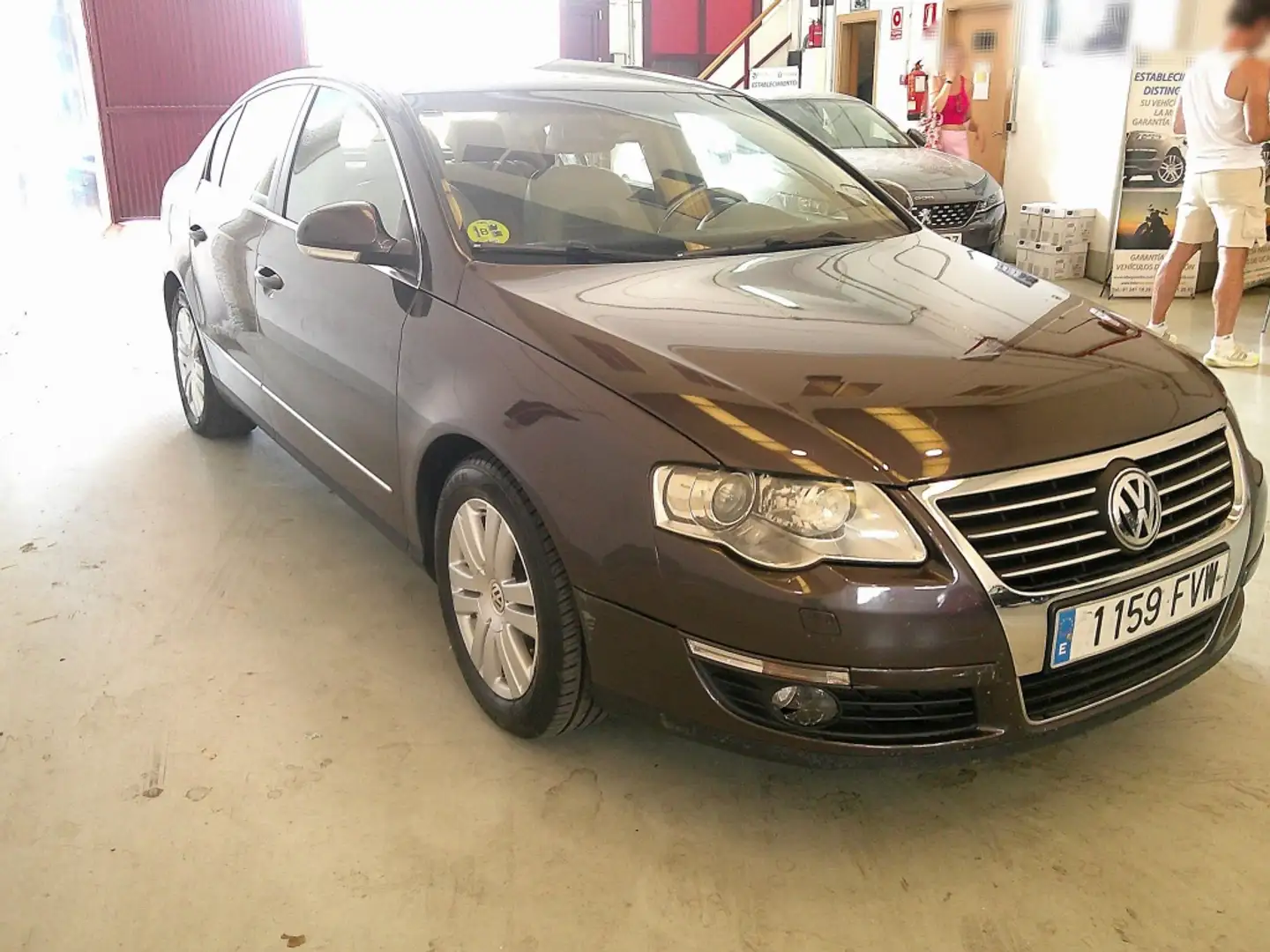 Volkswagen Passat 2.0TDI Individual DSG Gris - 2