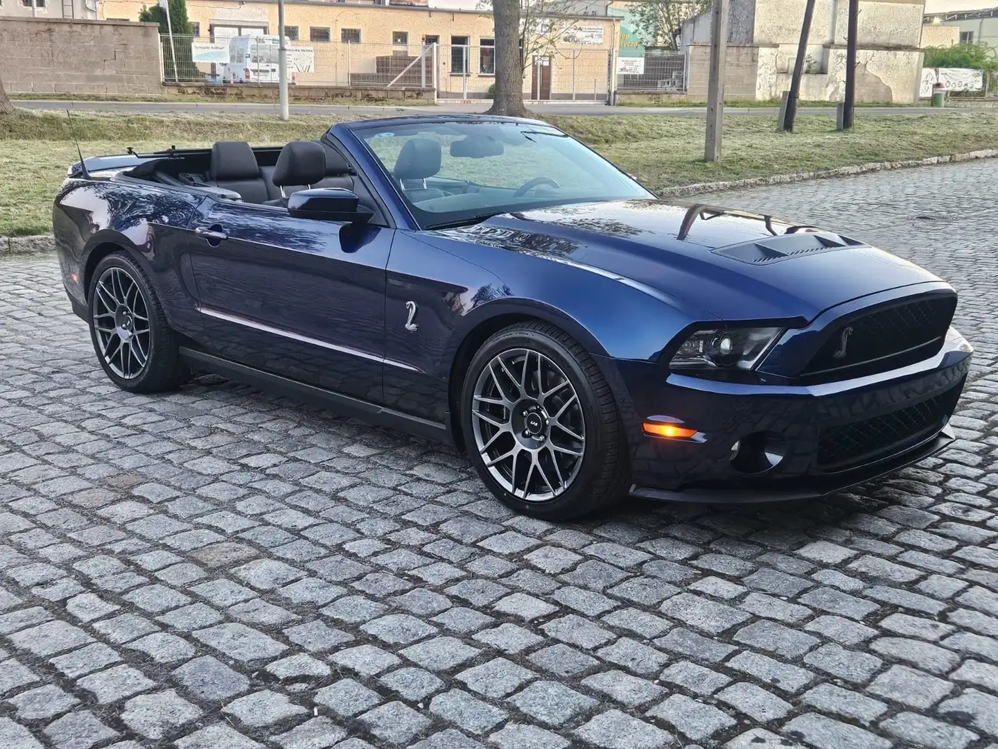 Ford Mustang Shelby GT 500 Blau - 2