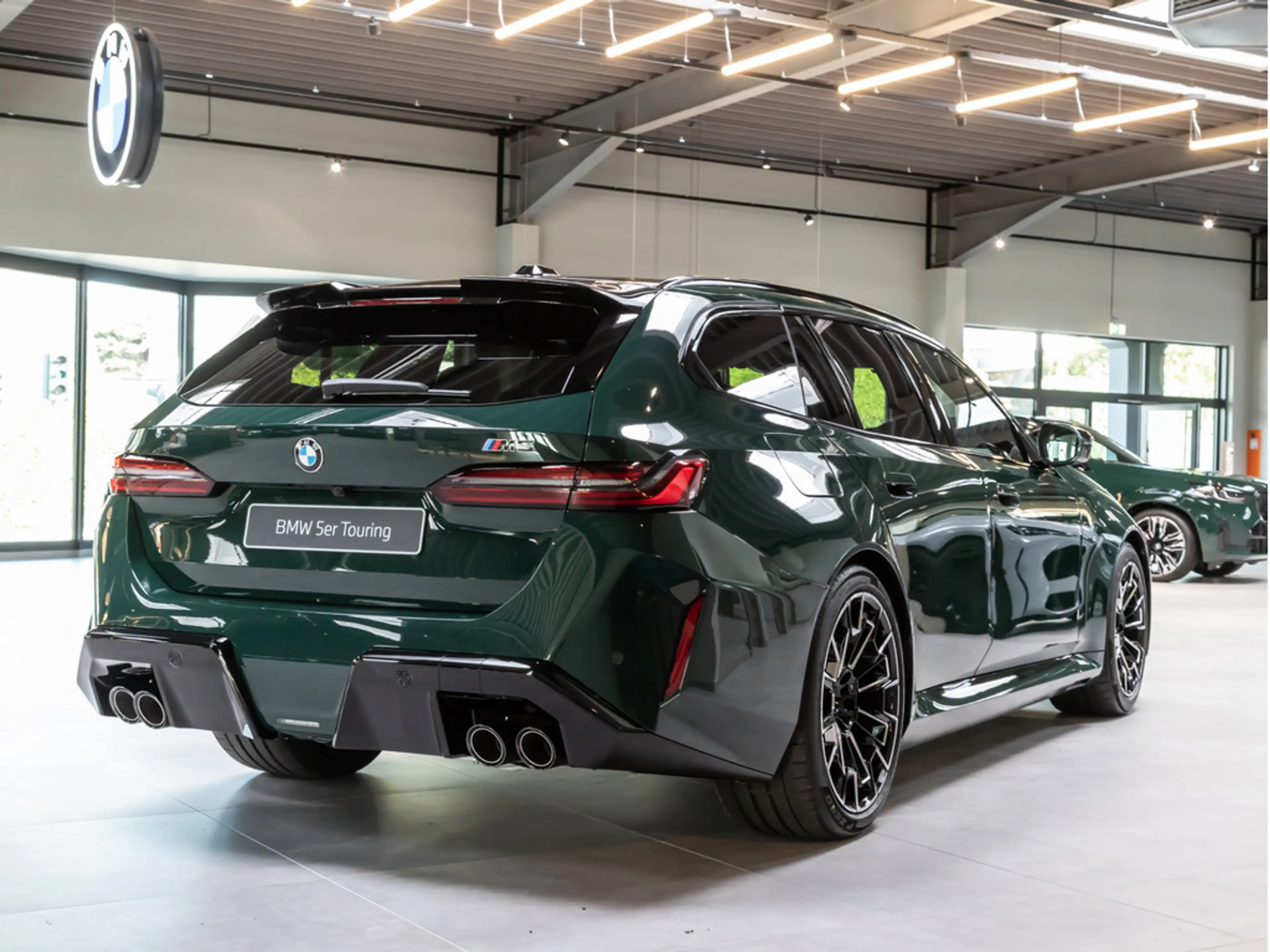 BMW M5 Touring 360° LED SITZBELÜFTUNG ACC AHK B&W — photo 5