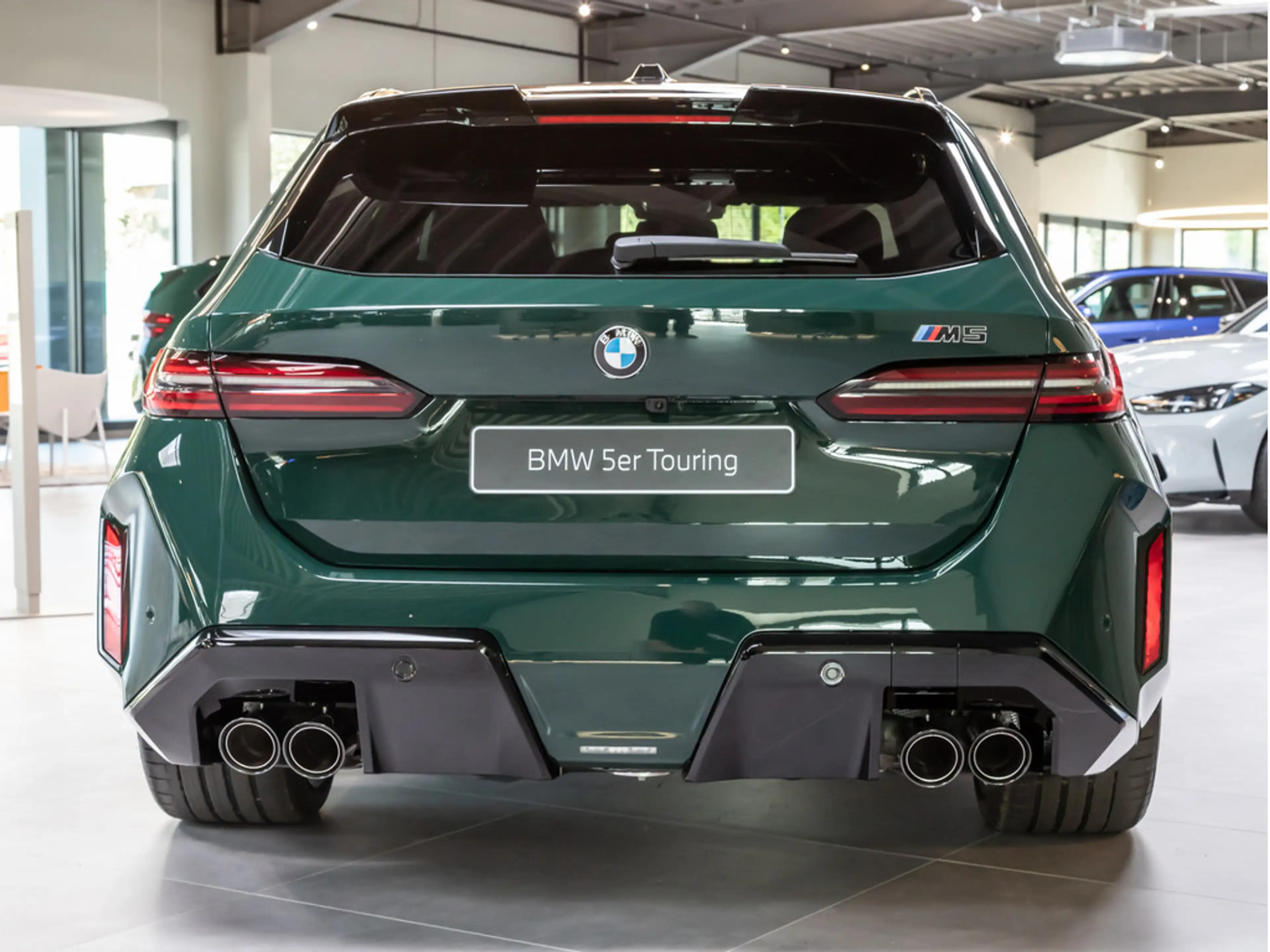 BMW M5 Touring 360° LED SITZBELÜFTUNG ACC AHK B&W — photo 6