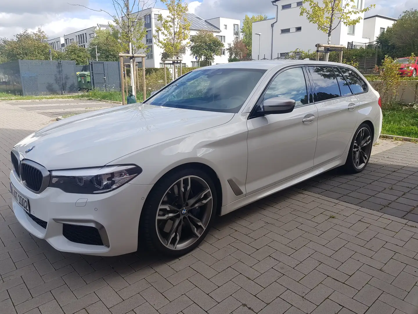 BMW 550 M550d xDrive Touring Aut. Weiß - 1