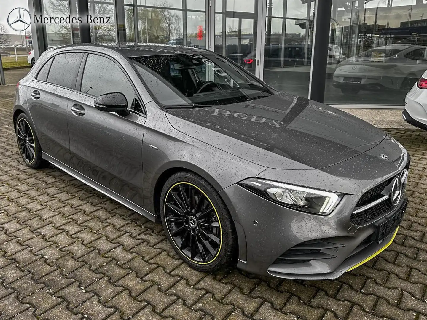 Mercedes-Benz A 200 Kompaktlimousine AMG RüKam+LED+MBUX+19 Gris - 2