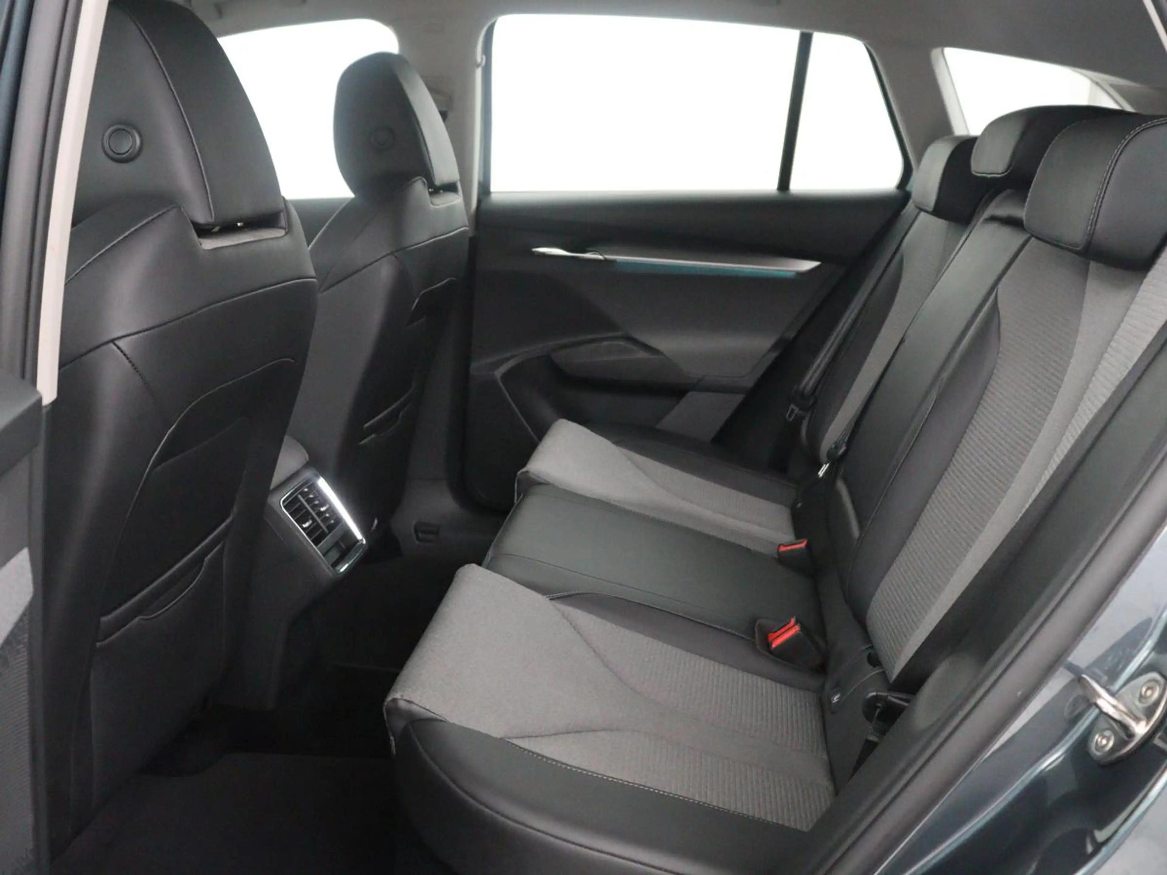 Skoda Enyaq iV 60 | SOH 93,0% | Half leder | Cruise control | — photo 7
