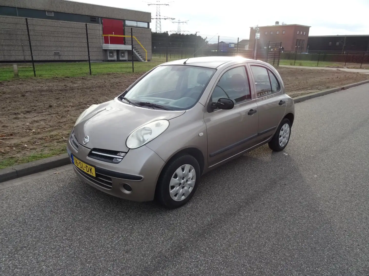 Nissan Micra 1.2 Visia Brown - 1