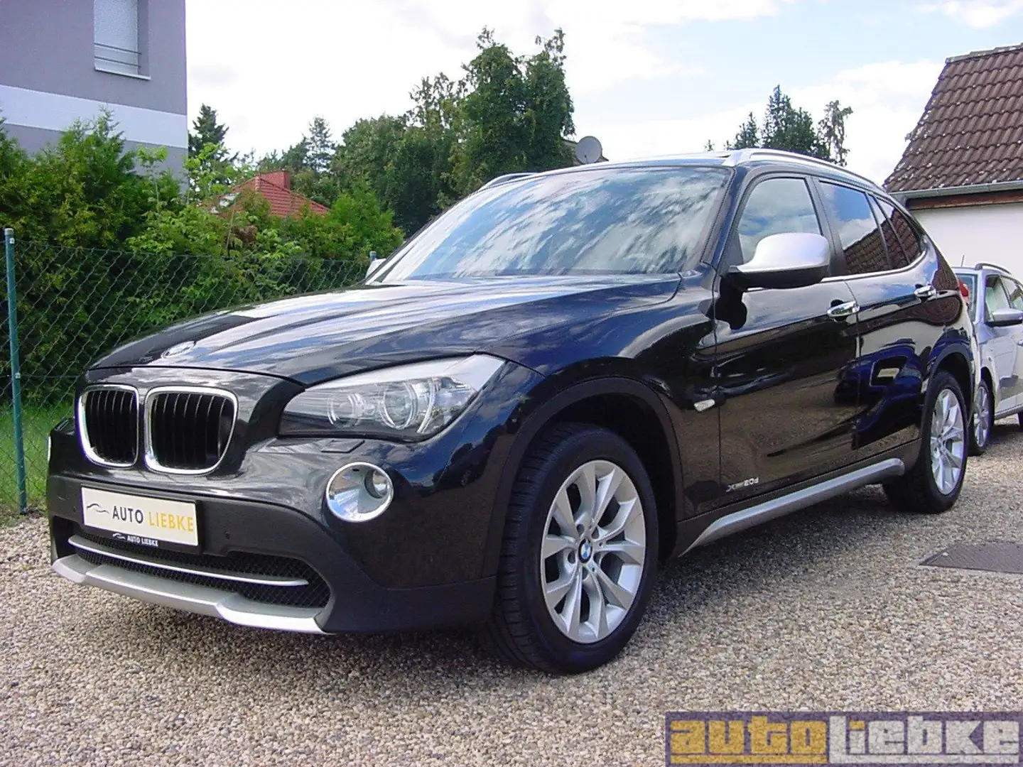 BMW X1 xDrive20d NAVI,XEN,PANO,SHZ,PDC,BT,X-LINE,LEDER Noir - 1