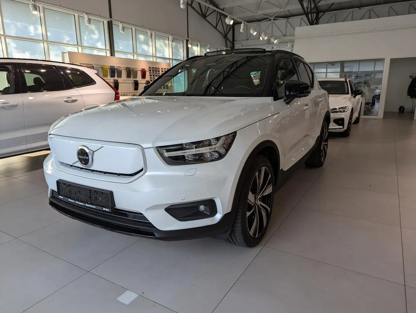 Volvo XC40 P8 R Design Recharge Pure Electric AWD Weiß - 2