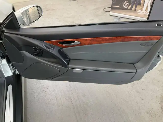 Mercedes-Benz SL view 5