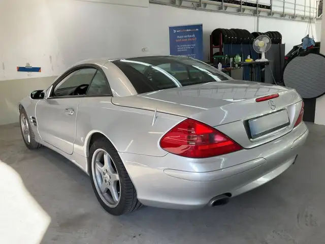 Mercedes-Benz SL view 2