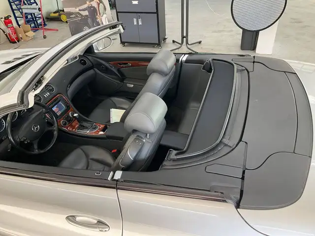 Mercedes-Benz SL view 4
