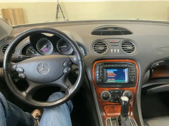 Mercedes-Benz SL view 3
