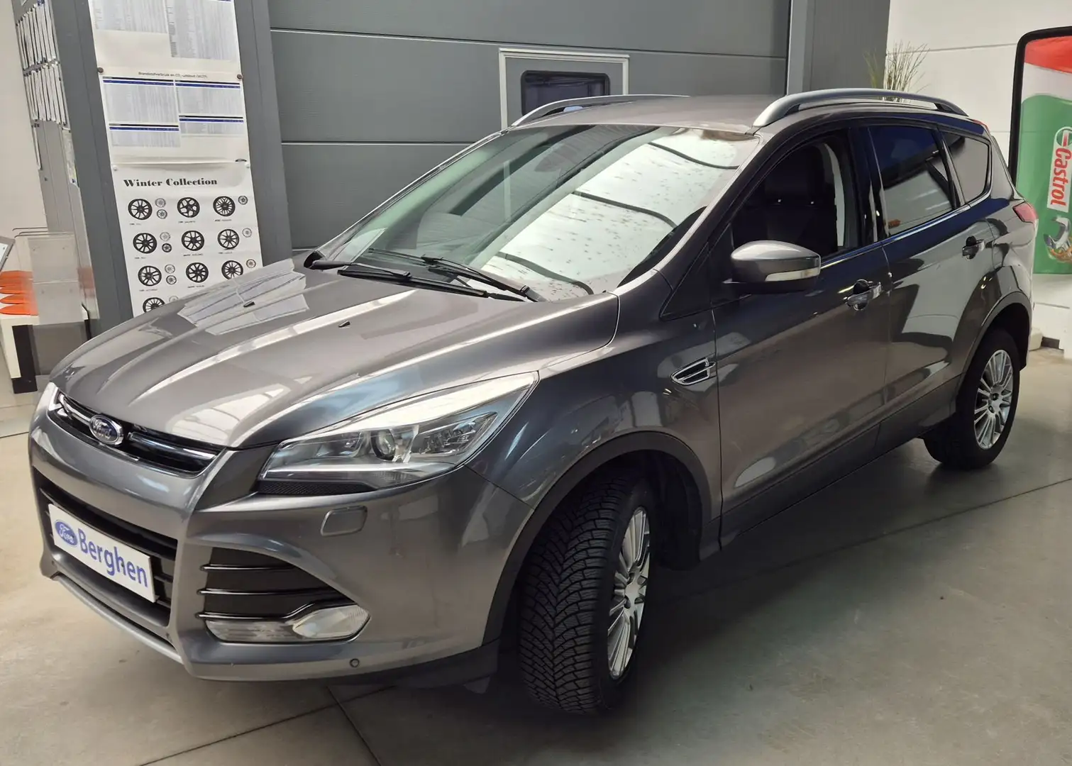 Ford Kuga EcoBoost Titanium 4X2 Start/Stop Gris - 2