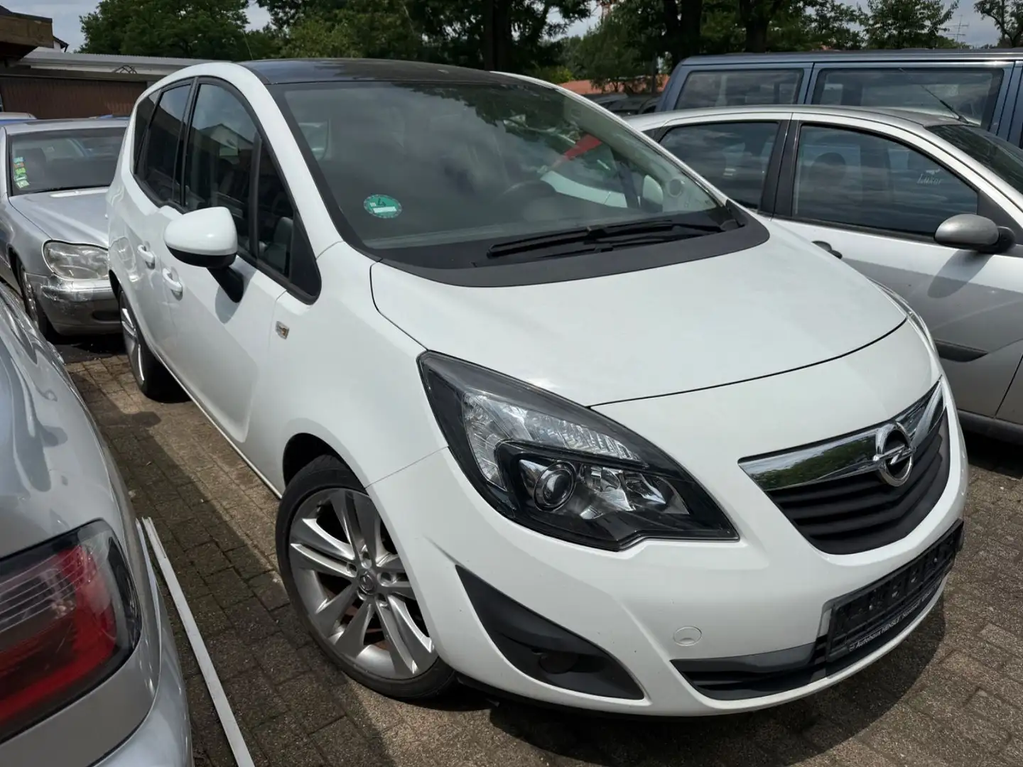 Opel Meriva B Design Edition 1,4 Liter , Motor Defekt Weiß - 2