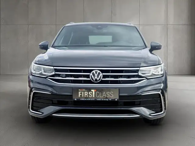Volkswagen Tiguan view 2