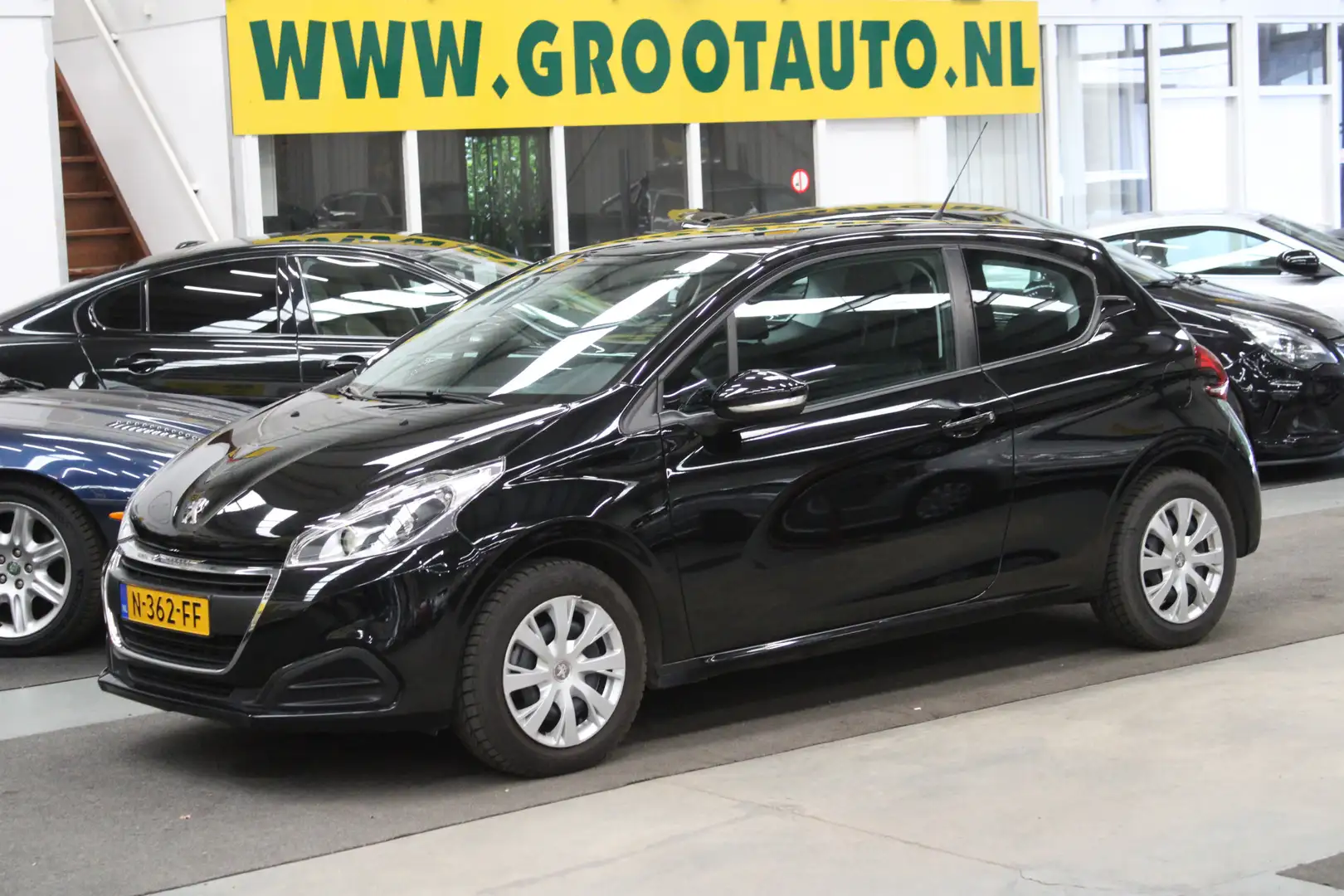 Peugeot 208 1.2 PureTech Active Airco, Cruise control, Isofix Negro - 1