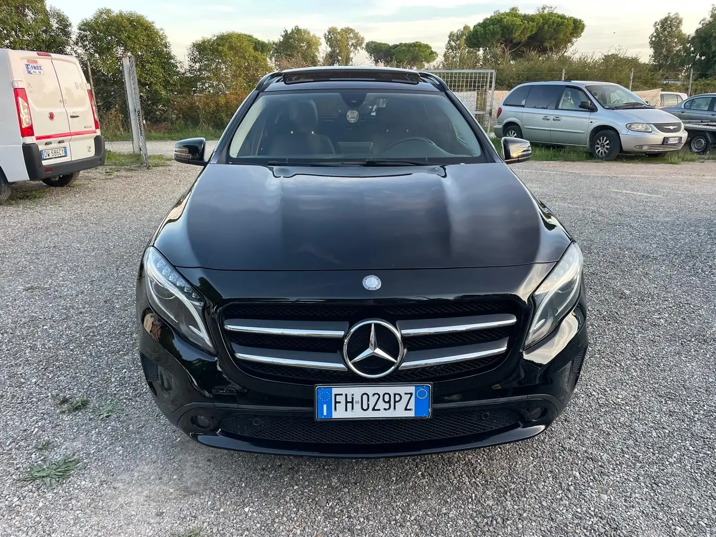 Mercedes-Benz GLA 200 GLA PREMIUM*AUTOMATICA*PADDLE*NAVI*PELLE* Schwarz - 2