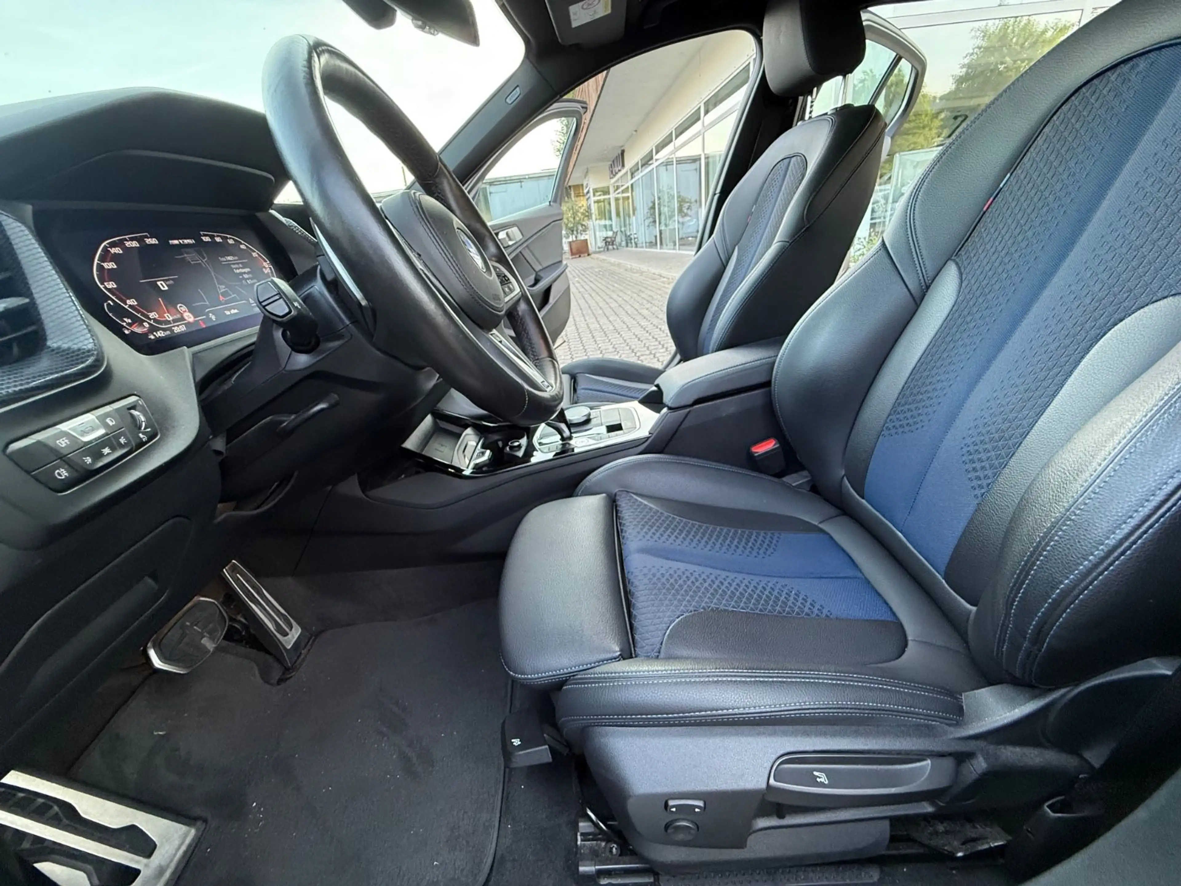 BMW 135 i xDrive*NAVI*LED*EU6dT* — photo 14