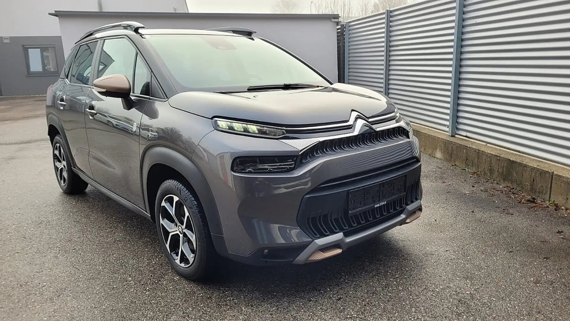 Citroen C3 Aircross PureTech110 S&S 6-Gang-Manuell C-Series Grau - 1