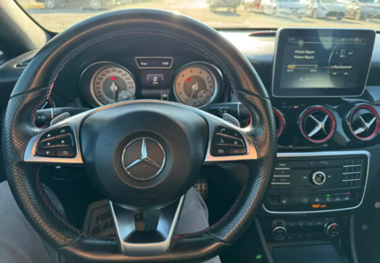 Mercedes-Benz CLA снимка Mercedes-Benz CLA