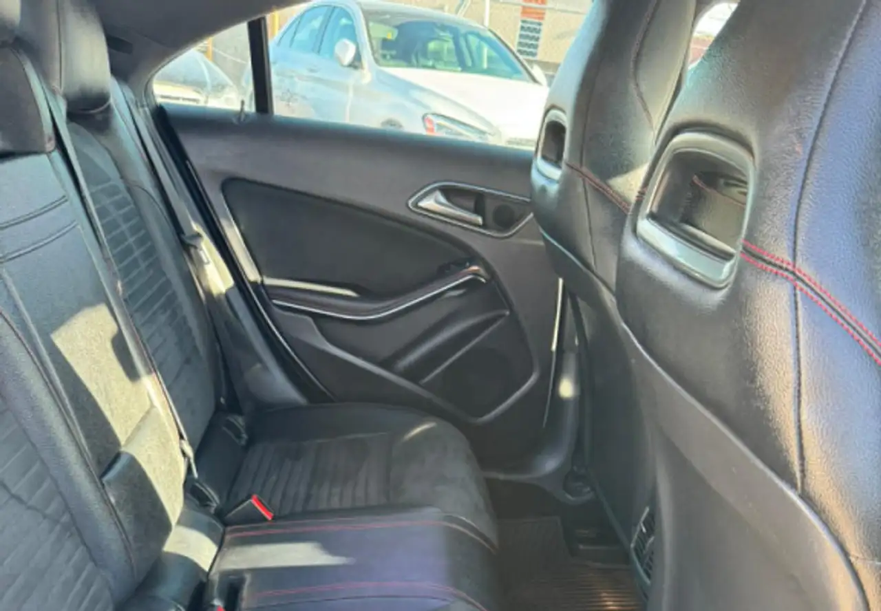 Mercedes-Benz CLA снимка Mercedes-Benz CLA