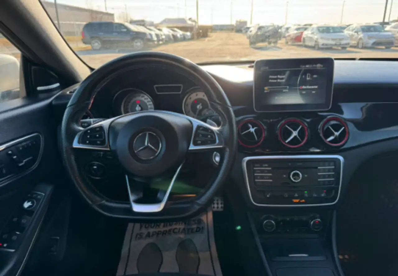 Mercedes-Benz CLA снимка Mercedes-Benz CLA