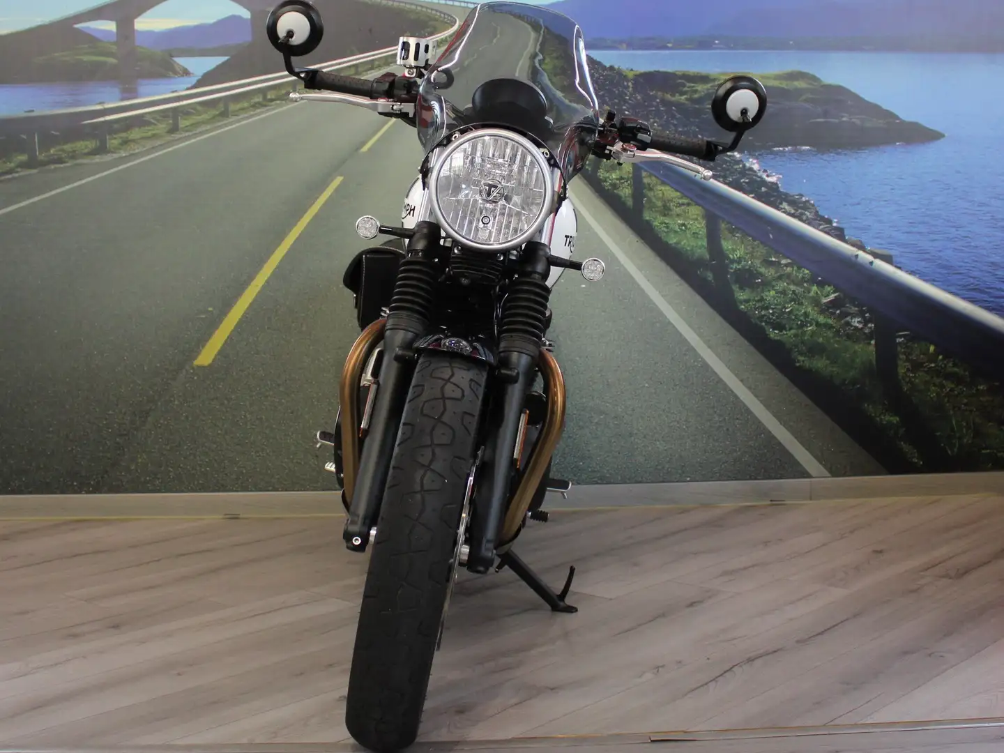Triumph Street Twin 900 - ABS - 2018 - km 7391 Bianco - 2