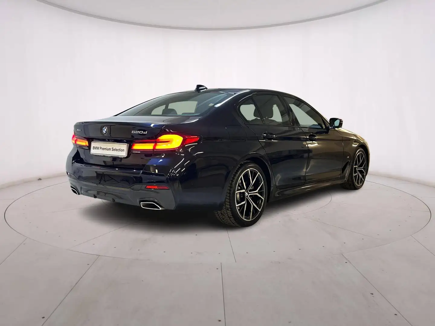 BMW 520 520d xDrive Berlina 48V MSport Bleu - 2