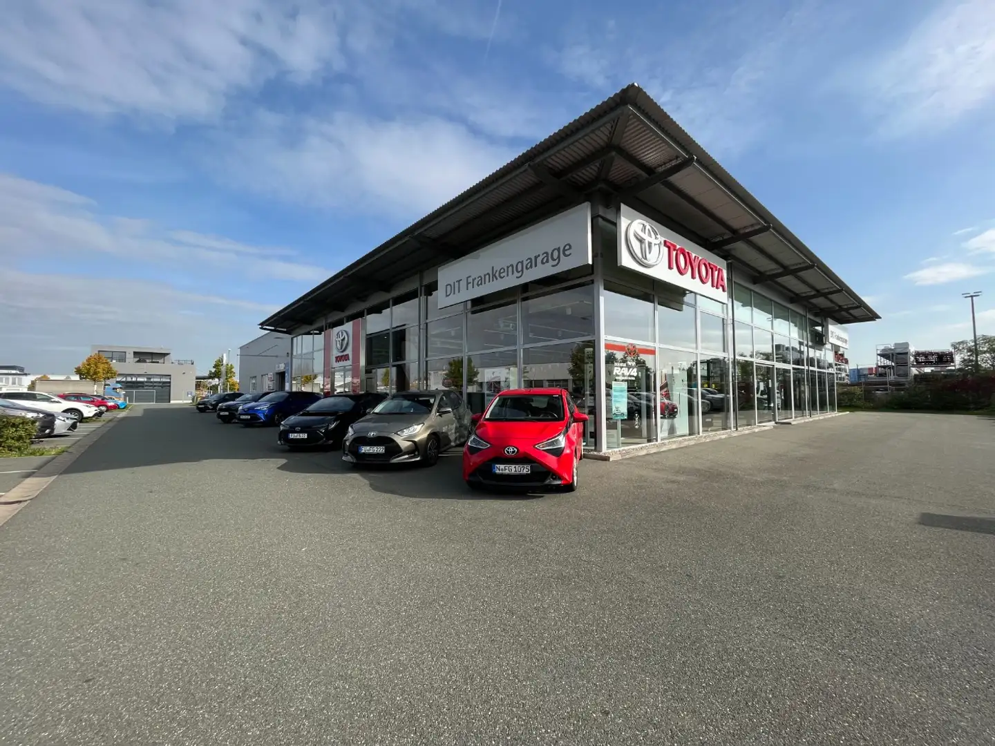 Toyota Yaris Cross 1.5 Hybrid Teamplayer Winter-Paket Schwarz - 2