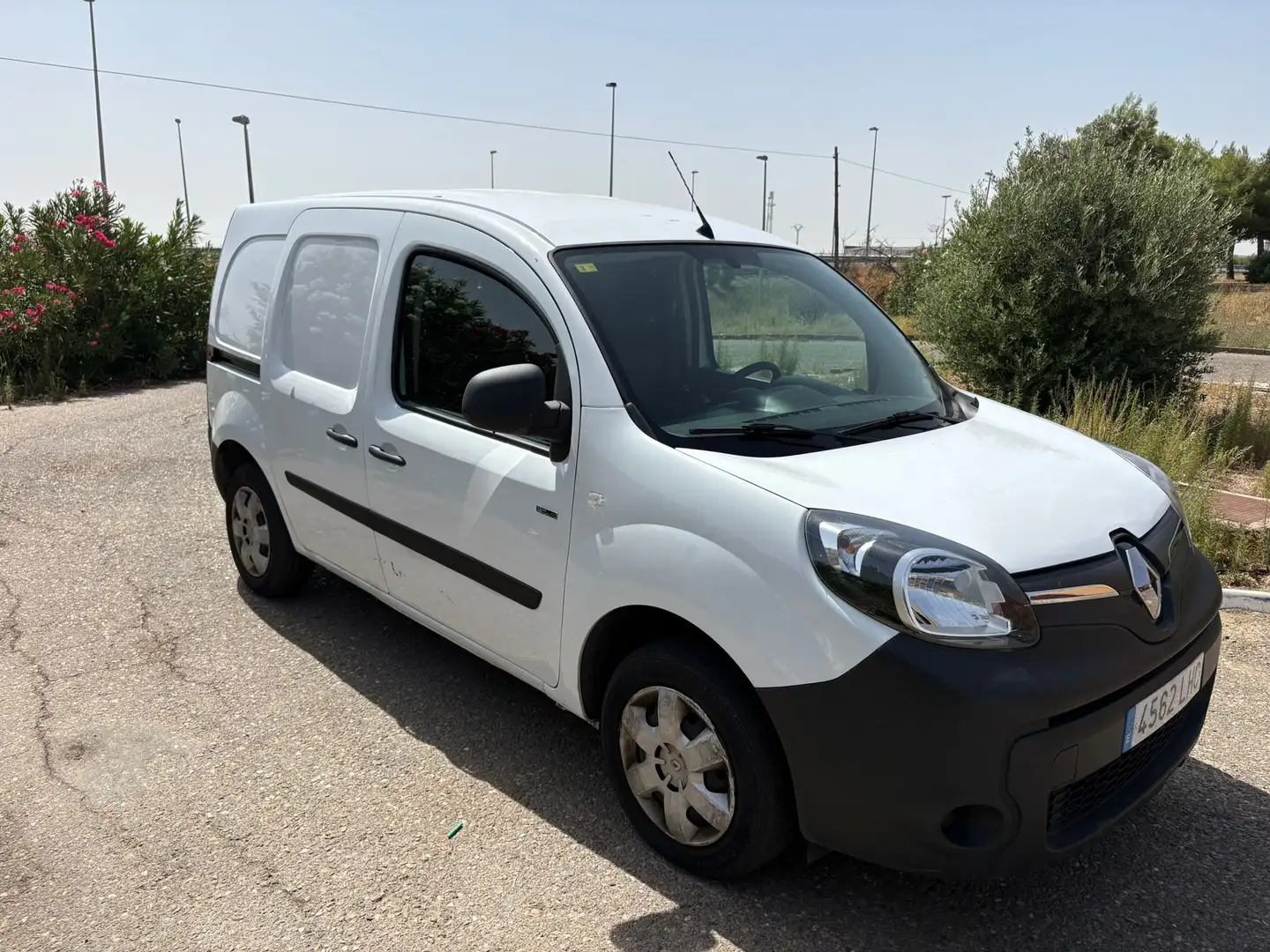 Renault Kangoo Z.E. Kangoo Z.E. Furgón Flexi Белый - 2
