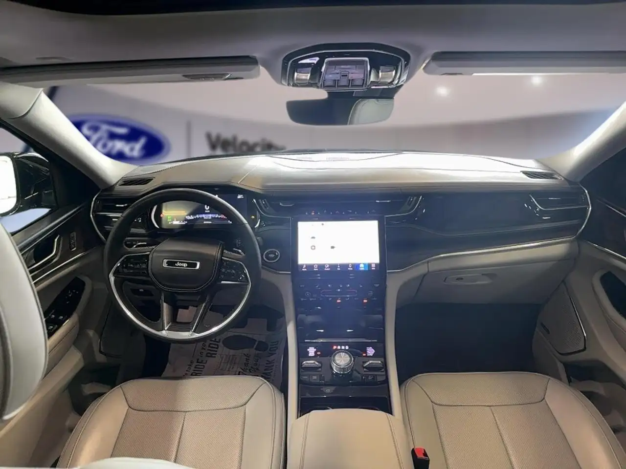 Jeep Grand Cherokee снимка Jeep Grand Cherokee